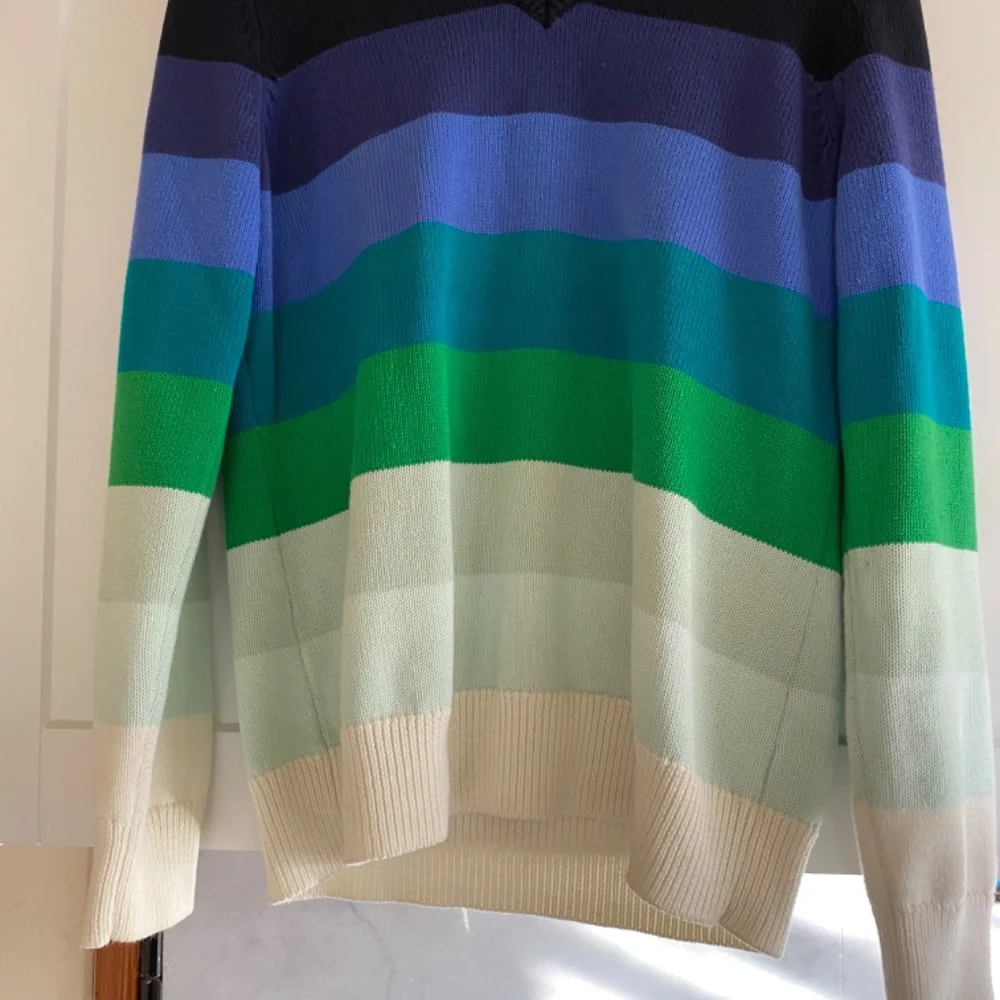 Liz Claiborne - Picture 5 of 6
